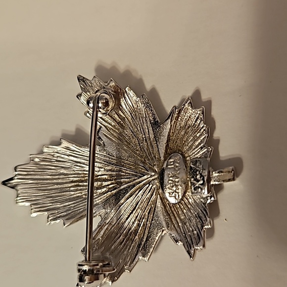 1960s Keyes Canadian Signed Silvertone Leaf Brooch - Picture 5 of 5